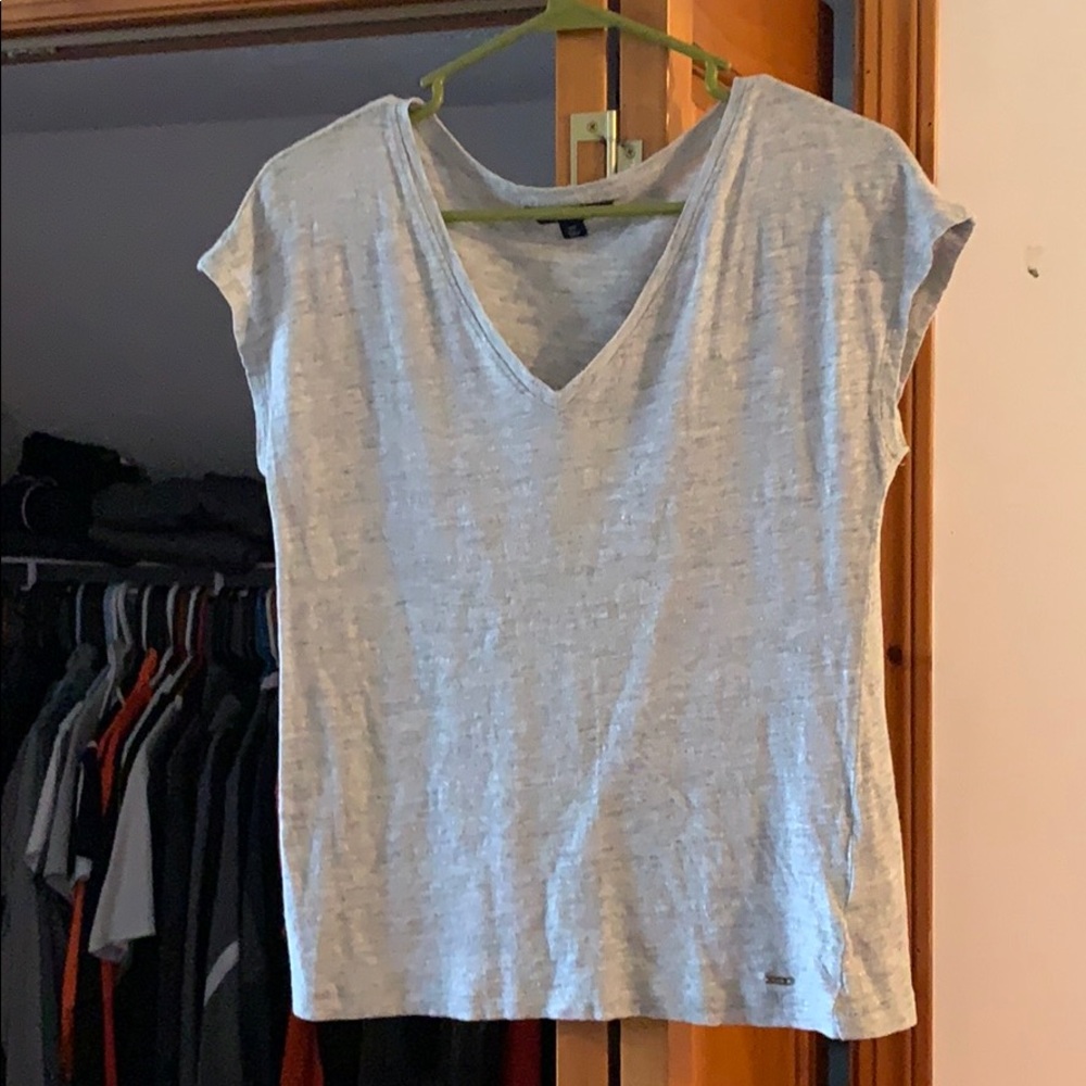 Grey tee